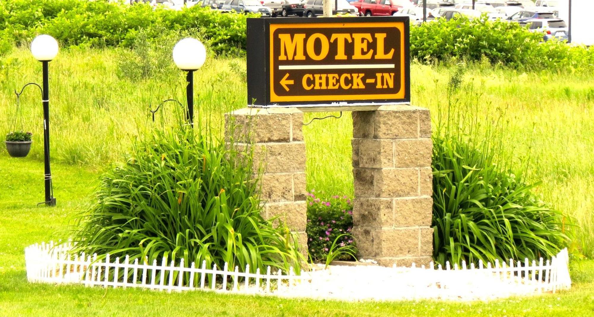 Budget Host Airport Inn Waterville Exteriér fotografie