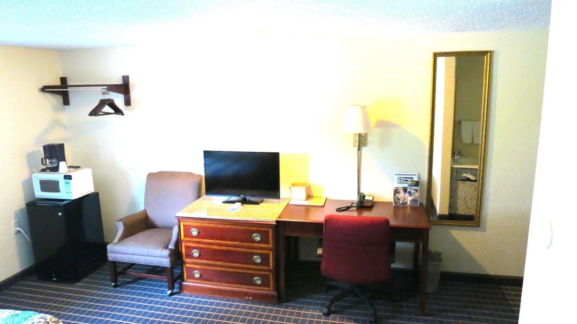Budget Host Airport Inn Waterville Exteriér fotografie